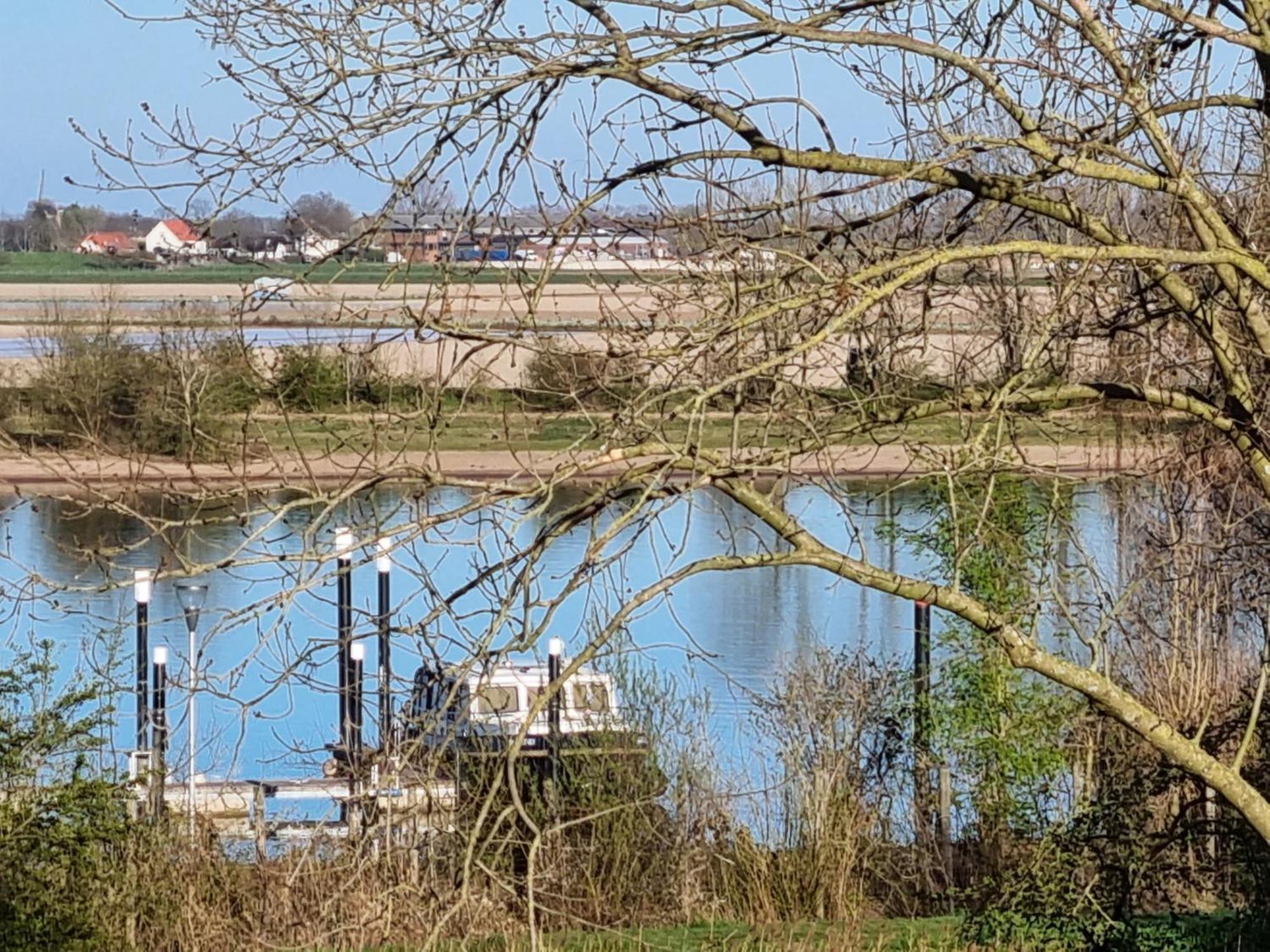 B&B Maaslandje Wijk en Aalburg ภายนอก รูปภาพ